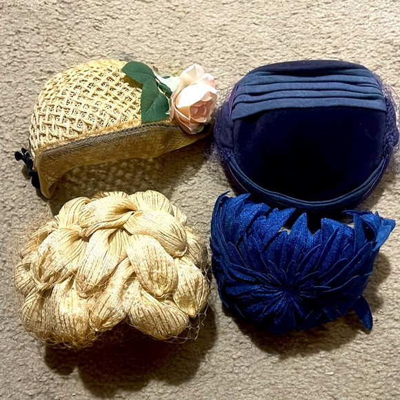 Accessories - Set of 4 vintage hats